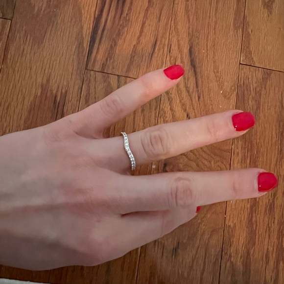 Jared Curved Diamond Wedding ring! - Picture 3 of 10